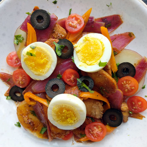 escabeche de pollo peruano con huevo duro aceitunas y tomates cherry - peruvian escabeche de pollo with hard boiled eggs olives and cherry tomatoes