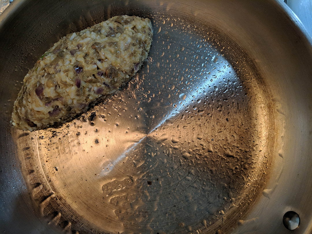 a pic of a tacu tacu on a pan