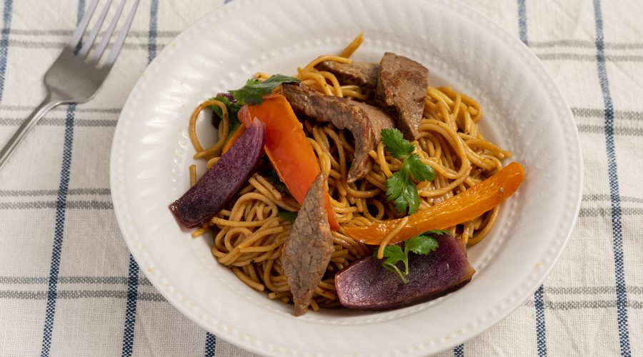 Peruvian tallarín saltado beef stir-fry noodles