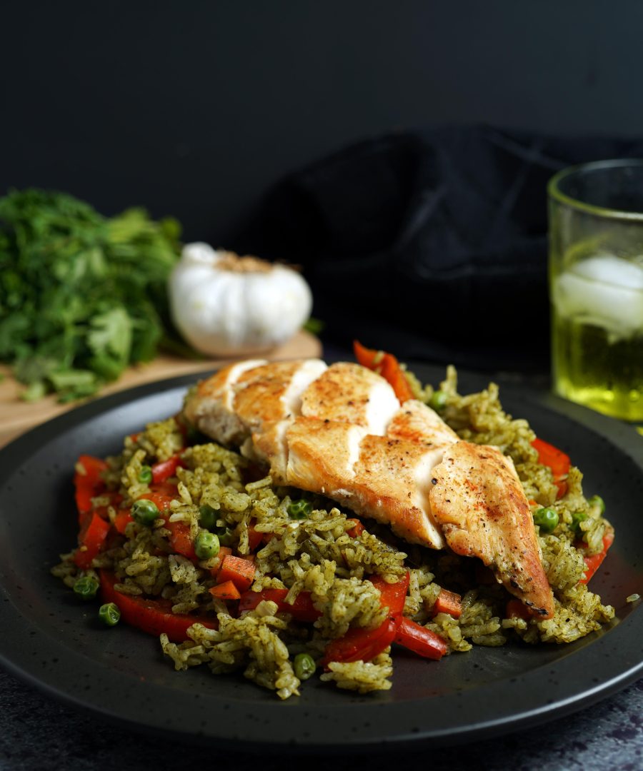 Arroz con Pollo peruano - Peruvian chicken with green cilantro rice and vegetables