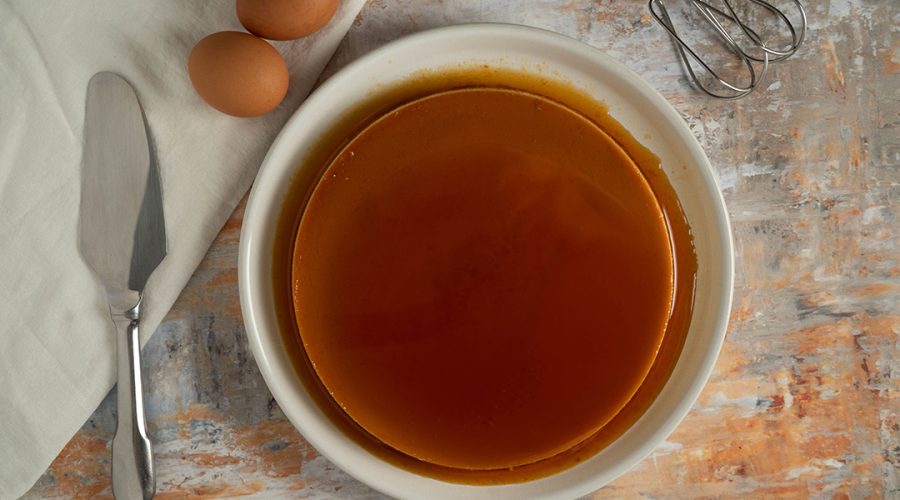 receta de crema volteada peruana desmoldada con salsa de caramelo - Peruvian crema volteada recipe unmolded with caramel sauce