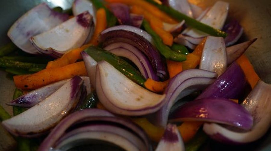 salsa de escabeche con cebolla aji amarillo y aji panca - escabeche sauce with onion aji amarillo and aji panca