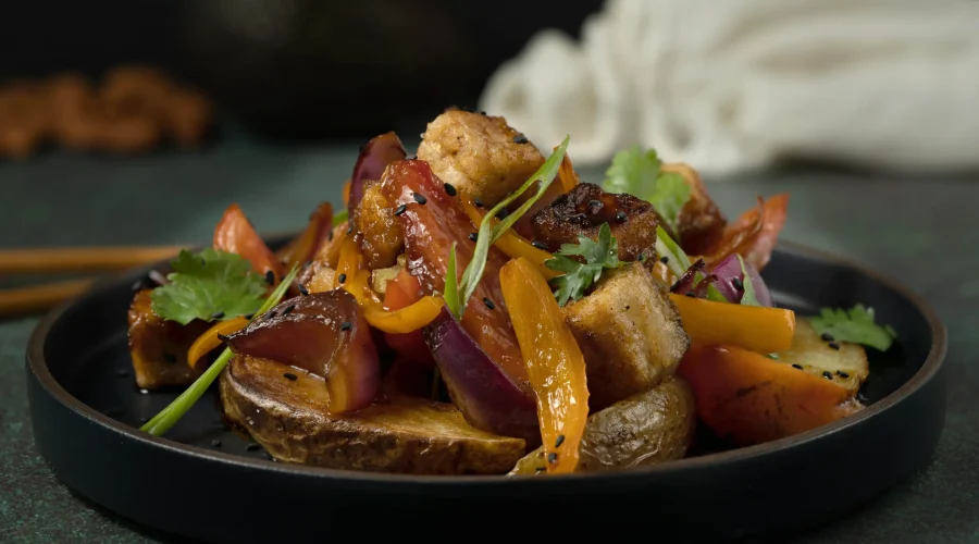 receta de lomo saltado vegano peruano con salsa de soya - Peruvian vegan lomo saltado recipe with soy sauce