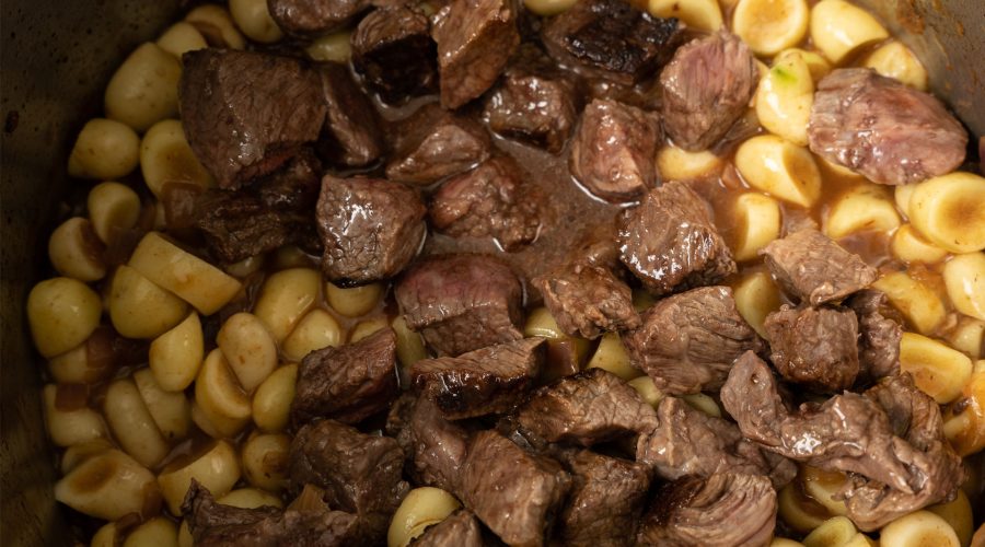 aderezo de aji panca y cebolla para olluquito con carne - aji panca and onion sofrito for olluquito con carne