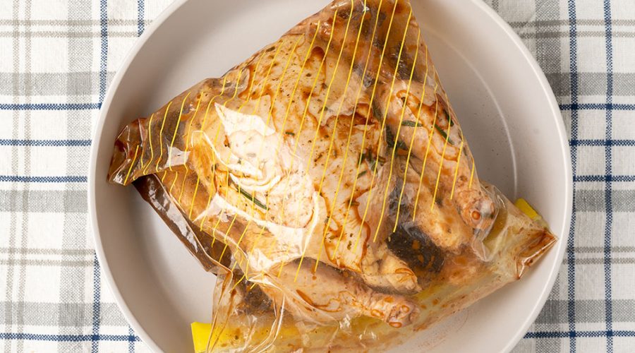 pollo entero con marinada de aji panca y huacatay para pollo a la brasa - whole chicken with aji panca and huacatay marinade for pollo a la brasa