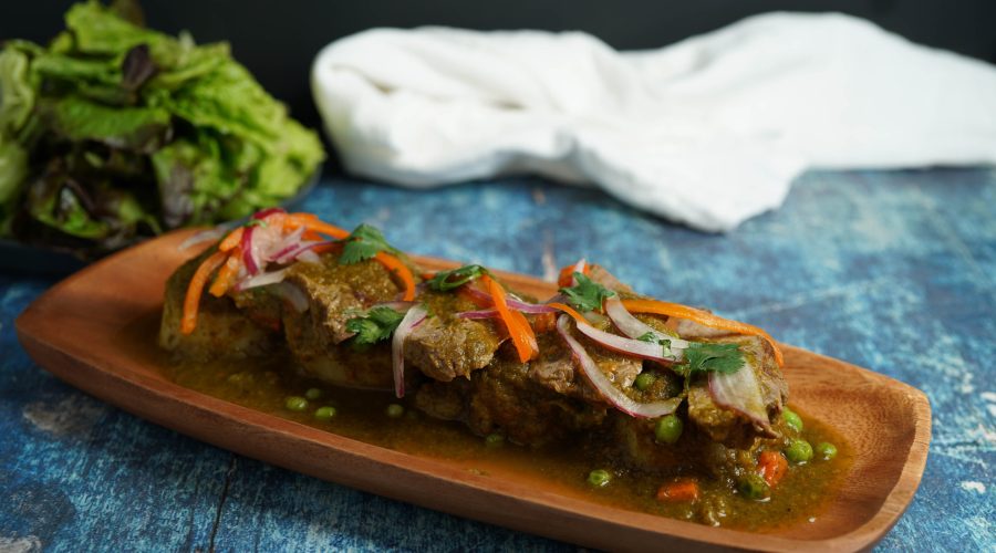 Peruvian seco de res recipe with green cilantro sauce and salsa criolla - receta de seco de res peruano con salsa verde y salsa criolla