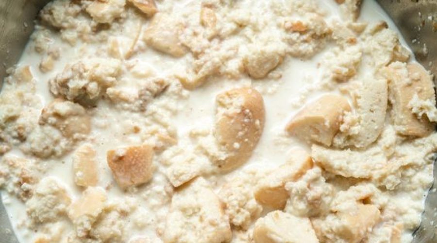 pan remojado en leche para budin - bread soaking in milk for peruvian budin recipe