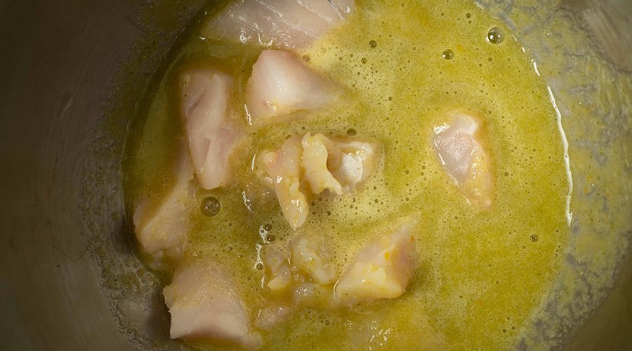 pescado blanco fresco cortado en cubos para ceviche peruano - fresh white fish cut into cubes for Peruvian ceviche