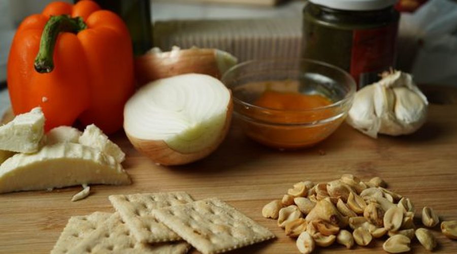 ingredientes para ocopa peruana con aji amarillo huacatay queso y mani - ingredients for peruvian ocopa sauce with aji amarillo huacatay cheese and peanuts