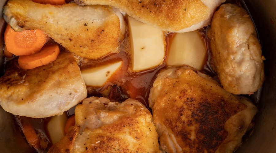 estofado de pollo peruano cocinándose con papas zanahorias y pollo - peruvian estofado de pollo braising with potatoes carrots and chicken"