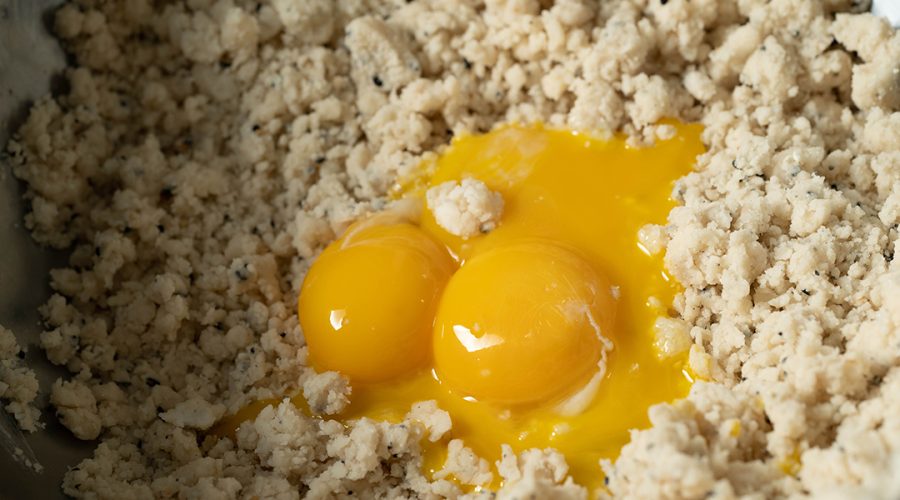 Eggyloks and flour with butter